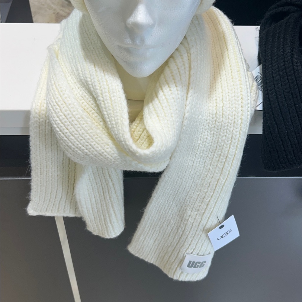 UGG Chunky Rib Scarf - Picture 4 of 6